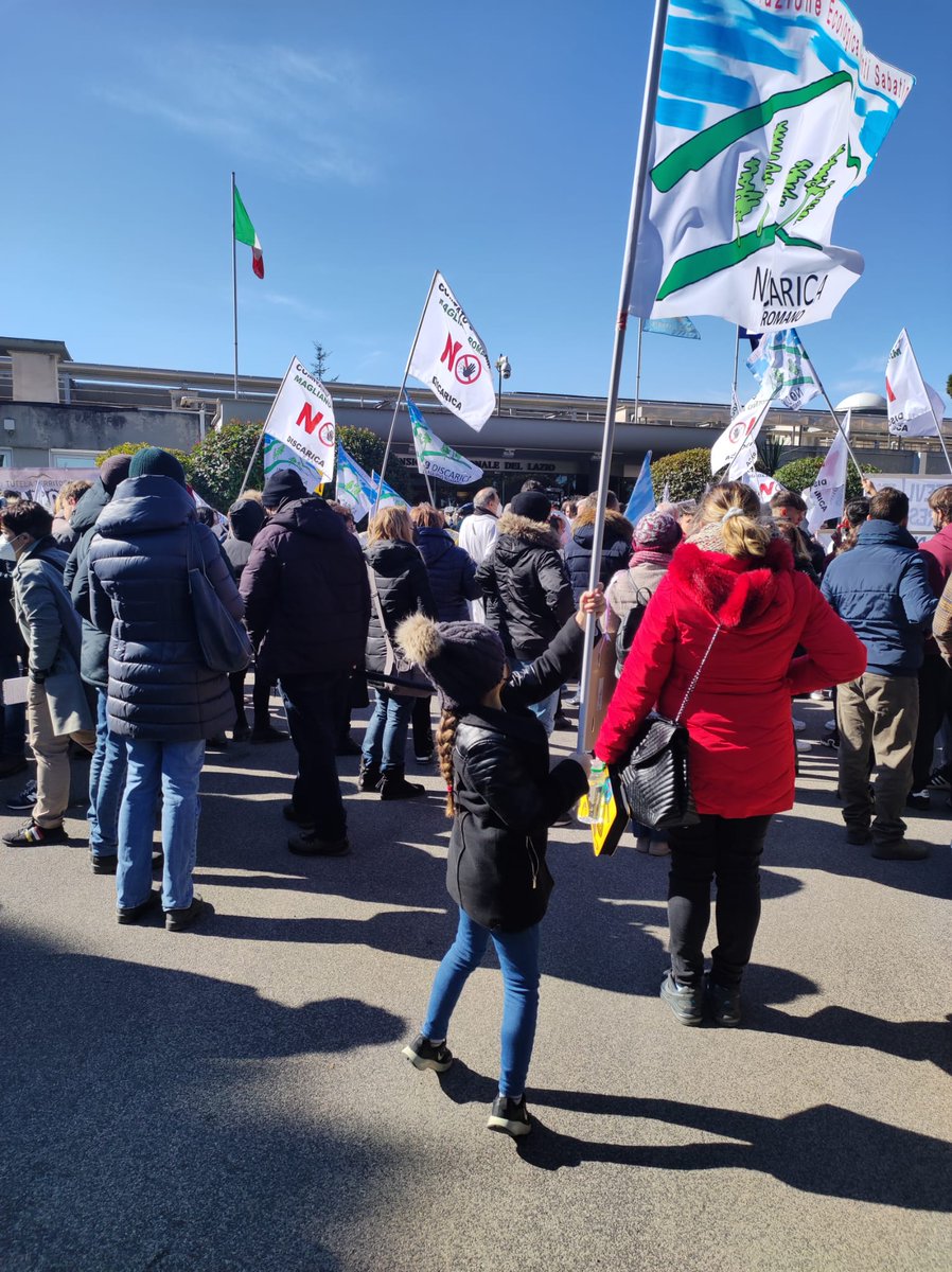 castelnuovodp's tweet photo. Manifestazione #NoDiscarica a #maglianoromano davanti al @ConsiglioLazio.
Sindaci, associazioni, studenti e cittadini dei comuni del #ParcodiVeio uniti contro i cosiddetti rifiuti 'non pericolosi' in arrivo da @Roma e provincia: fanghi, bitumi, scarti di processi chimici ecc https://t.co/NlRaCpfzlP