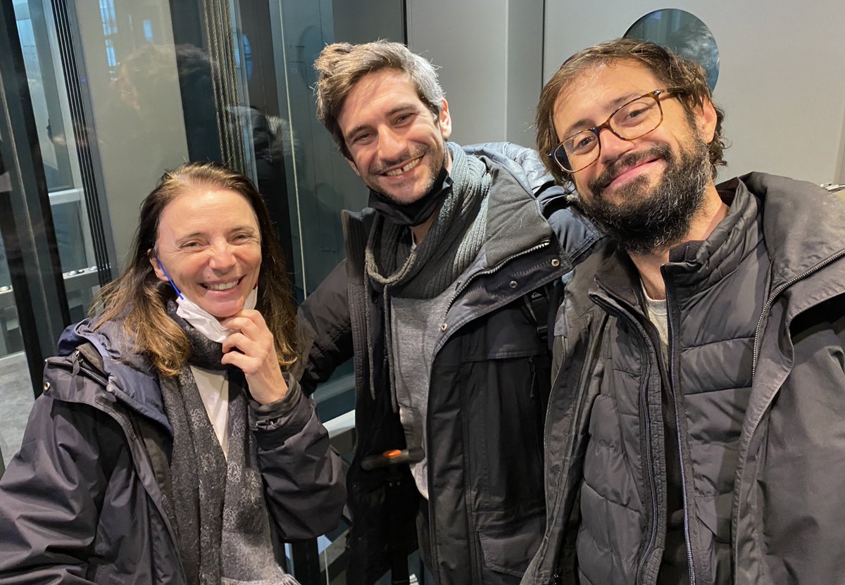 🔴 et soudain, tu retrouves dans l’ascenseur <a href="/MaryseBurgot/">Maryse Burgot</a> <a href="/stef_guillemot/">Stéphane GUILLEMOT</a> et Yan Kadouch, première équipe @francetele qui rentre de la guerre en Ukraine.
🔵 Maryse, Stéphane, Yan et tous ceux qui sont sur le terrain, vous êtes notre fierté !