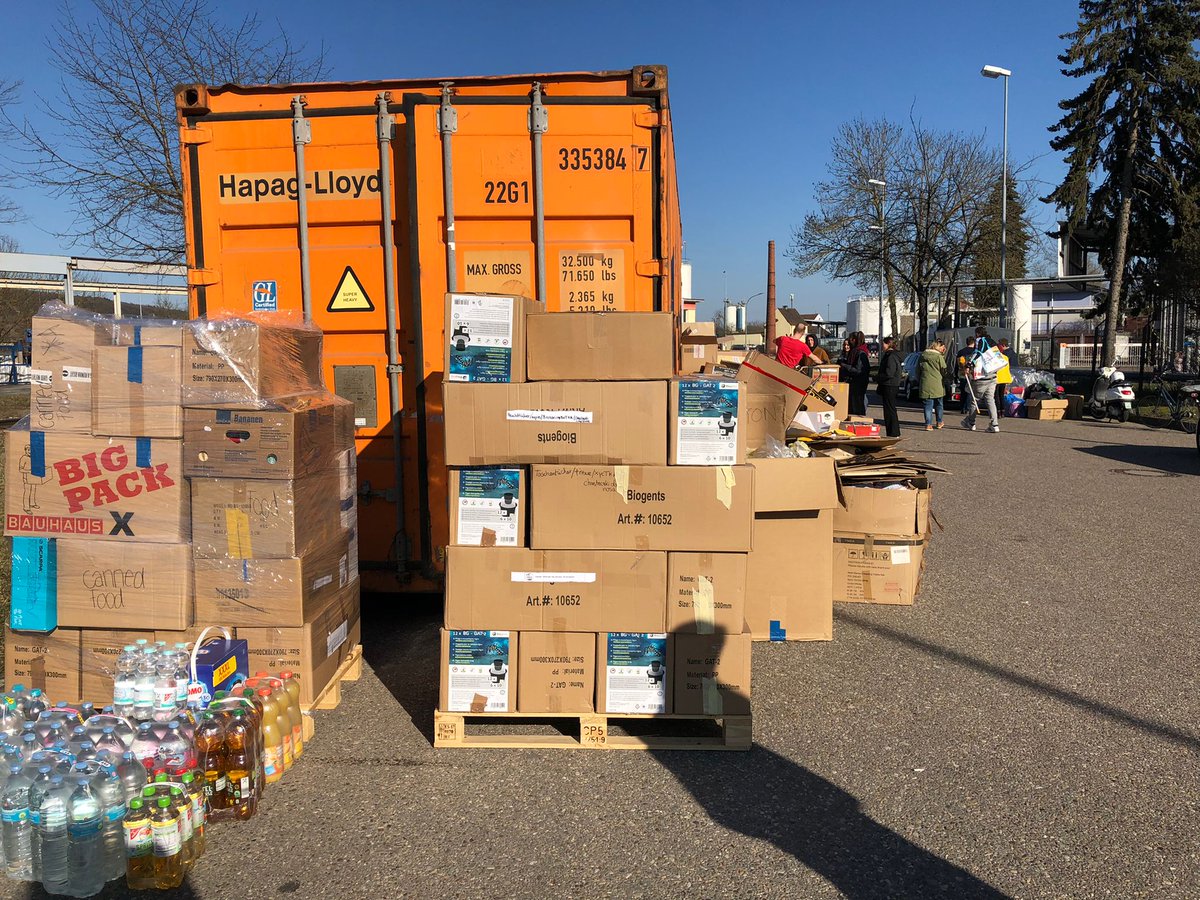 BiogentsAG's tweet photo. The organization #SpaceEye in #Regensburg collects donations and things like medicine, clothes, hygiene items, sleeping bags, etc. for #refugees from #Ukraine.
They are urgently looking for helpers to repack & coordinate accommodation: https://t.co/i8WkS84H2K
#standwithukraine https://t.co/4Hlf3tdxt9