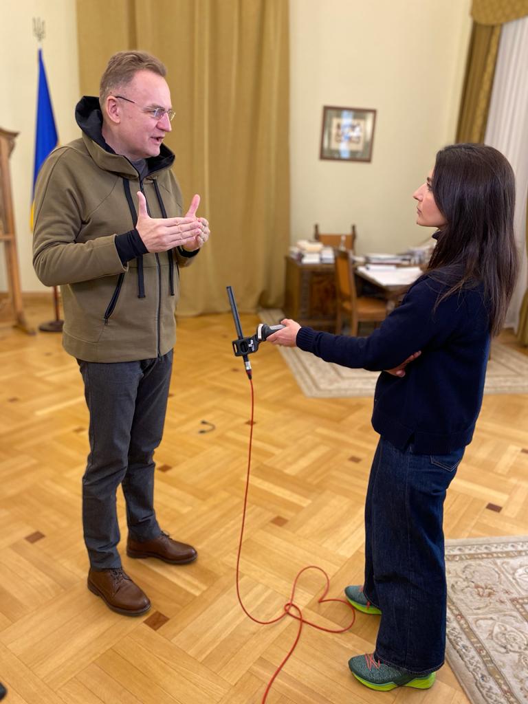 SkyYaldaHakim's tweet photo. The Mayor of Lviv tells me this is a battle between David and Goliath. It is a special moment, a battle between authoritarianism and democracy. Victory is ours #UkraineRussianWar https://t.co/aXSl82GAUa