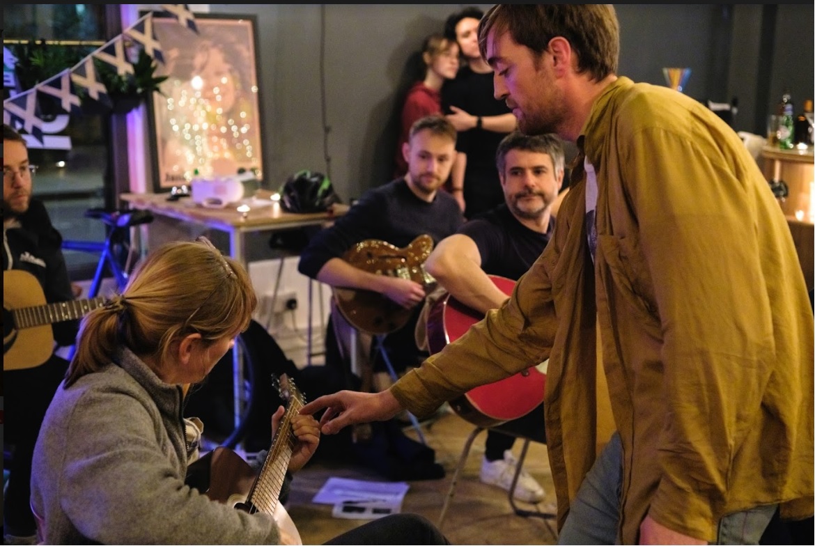 Our new term of Guitar Courses starts on Monday 🎸 Head to our website to check out the different courses we're offering: theguitarsocial.com/guitar-worksho…
#meetnewpeople #learnnewskils #guitar #learnguitar #music #hackney #london #theguitarsocial