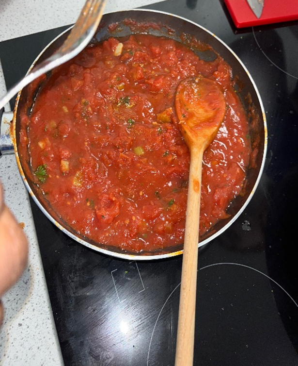 StCleres1's tweet photo. This week the Year 9 pupils in Food and Nutrition have been making Italian Sausage Meatballs! They look delicious - Well Done Year 9!🍝🍝👩‍🍳👨‍🍳

#meatballs #italianmeatballs #foodandnutrition #foodandnutritionclass #foodtech #foodclass #year9 #secondaryschool #school #class https://t.co/ef68uv2mWX