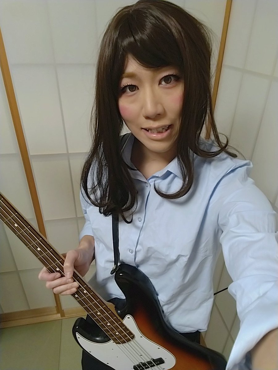 10分くらいのメイクの割にはこの前より上手くできた気がする。
#女装 #女装男子 #女装男子は自撮りを上げろ