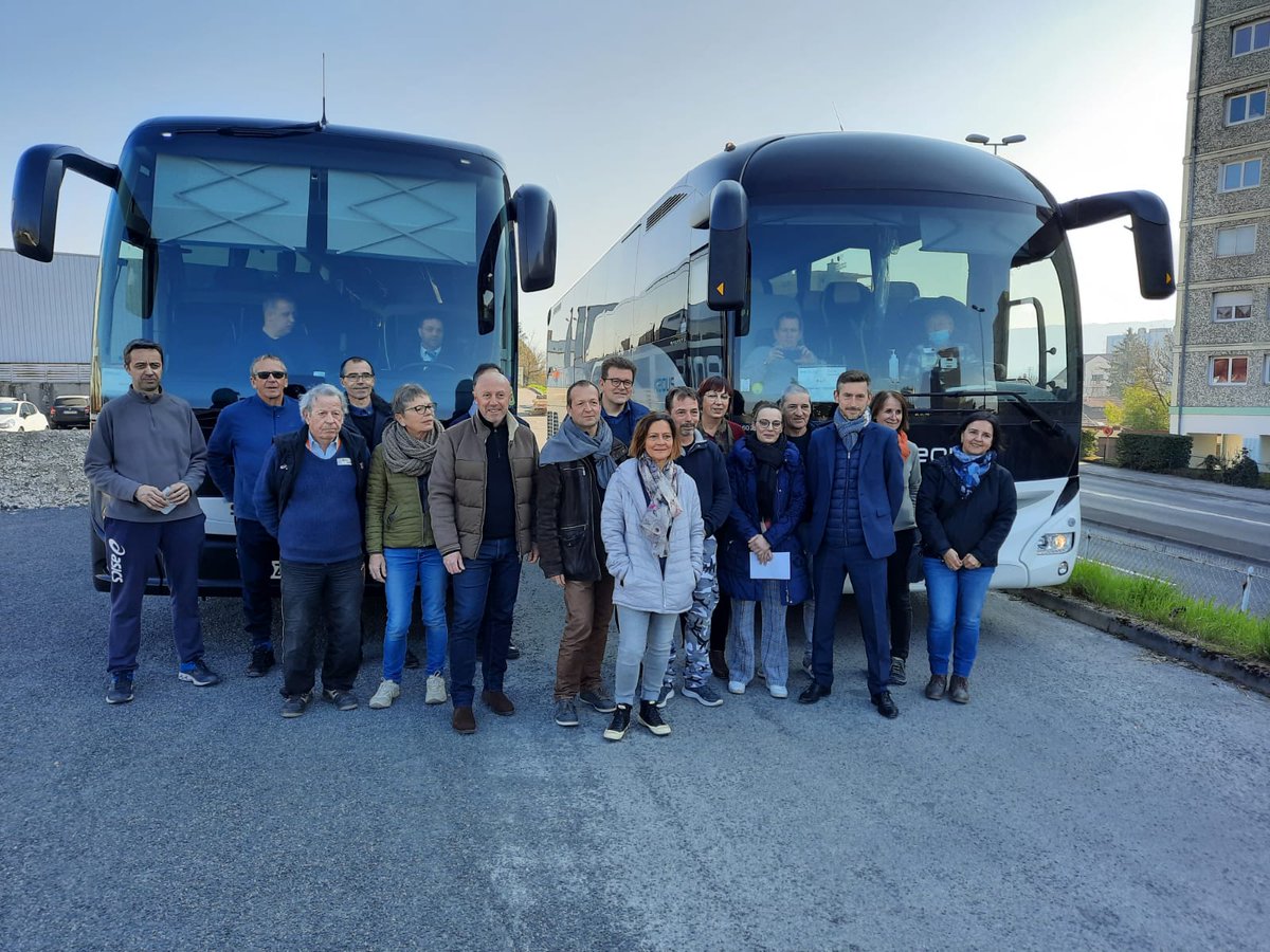 Anne_Vignot's tweet photo. Merci à @KeolisBesancon d'avoir  répondu à la demande des convois solidaires d'affréter 2 cars en Pologne pour rapatrier en France une centaine de réfugiés ukrainiens. #Besancon prend activement sa part dans le mouvement de solidarité en préparant l'accueil au retour. https://t.co/TPPZmXpGIt