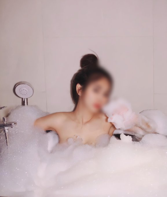 Only69For_you's tweet photo. tetap foto meski sedang mandi๐
pict by @annelacea
#hot #kapten69 #fwb https://t.co/aDttykWqxN