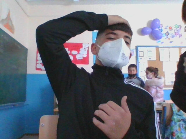 I'm Isaac .N
A PERSON I LOVE IS Saul😍⚽️
HE'S got small hands , short hair and small mouth