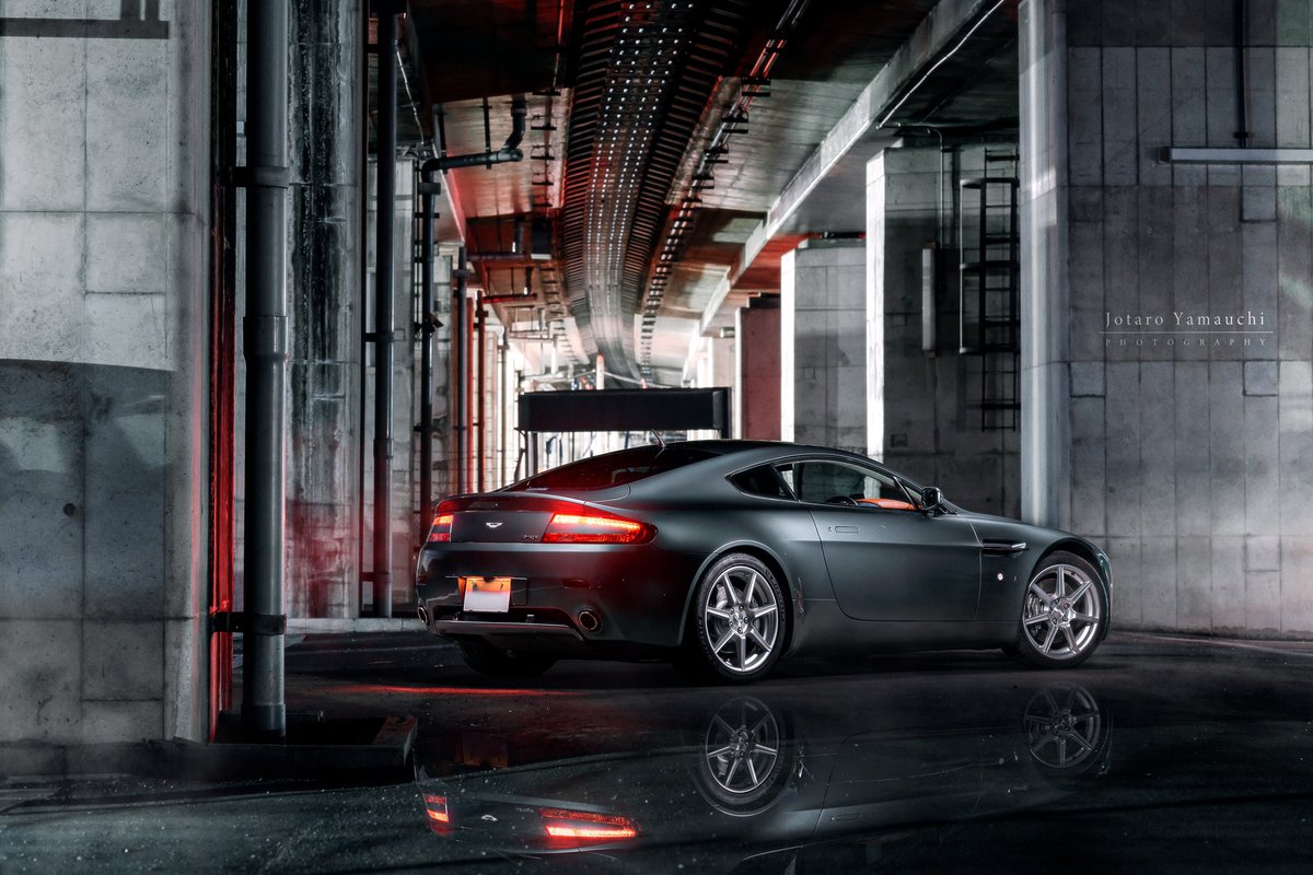 jotaroyamauchi's tweet photo. Aston Martin v8vantage

納車からもう丸3年

2005年から製造されている車とは思えないデザイン、あまり見ないカラー、RHDマニュアル車、全てが最高

趣味のカメラをここまで成長させてくれたのも、この車による撮影欲のおかげ

これからの成長にも https://t.co/Vw4Y6IYIwc