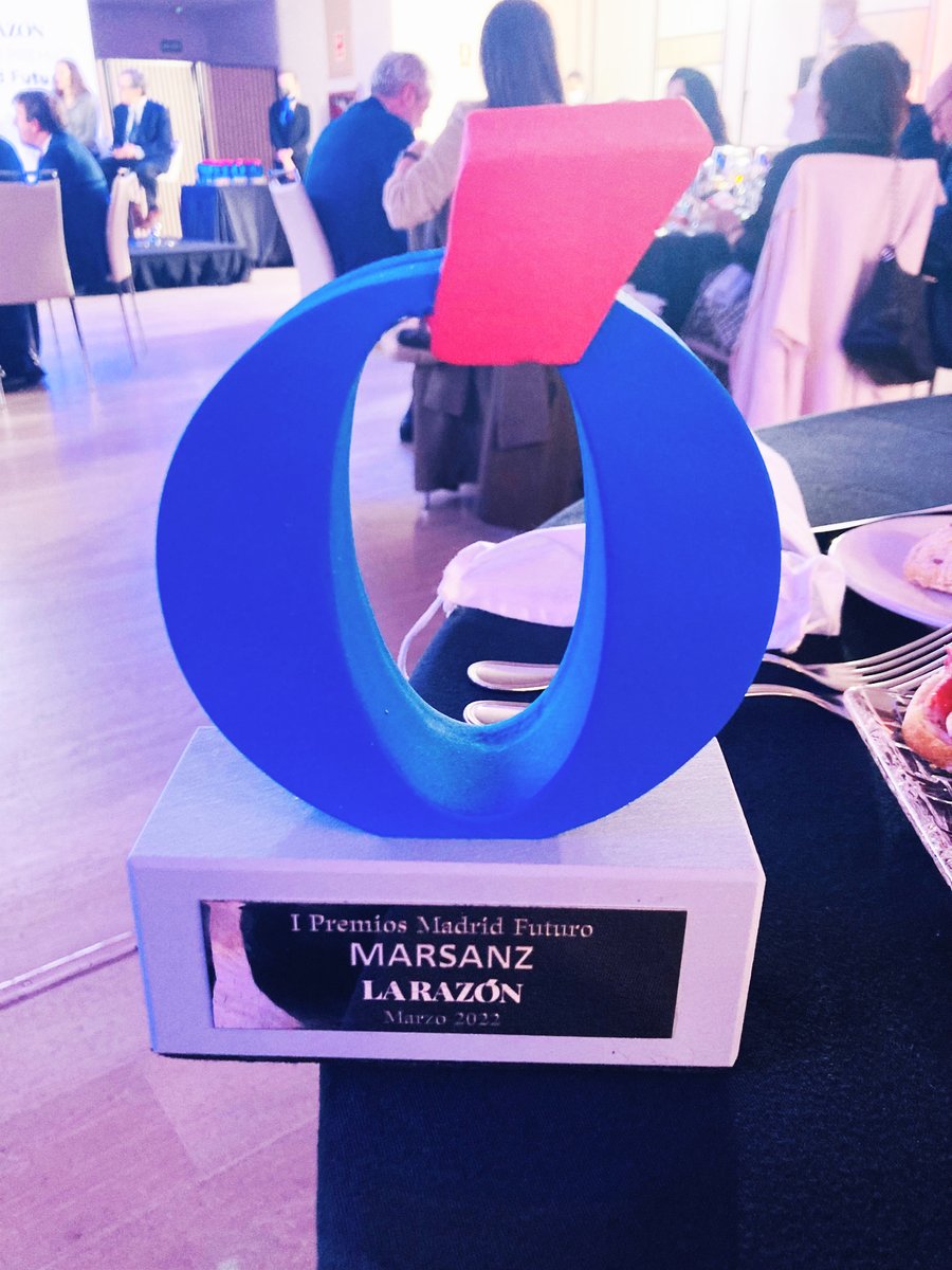C_Marsanz's tweet photo. Recogida de  premios LA RAZÓN MADRID FUTURO, a la EXPERIENCIA Y CALIDAD EN DISEÑO Y FABRICACIÓN DE EQUIPAMIENTO COMERCIAL. 
 #larazon #premiosmadridfuturo #TodoParaTuNegocio #mobiliariocomercial #carrosupermercado #carros #comercio #logistica #supermercados #jardin #calidad https://t.co/L6s9JqGFTI
