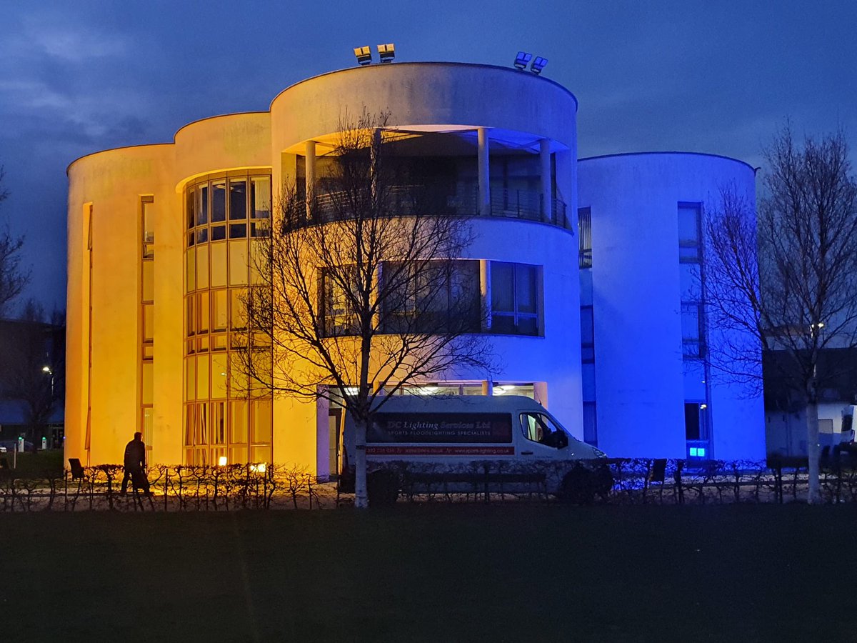 Was puzzled to find blue light beamed into my office last night: as I left to go home, it all made sense. #StandWithUkraine 

dundee.ac.uk/announcements/…