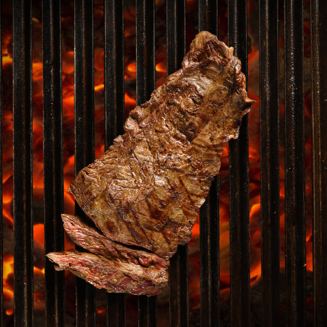 theknifeus's tweet photo. At The Knife, you can watch live how the cuts are cooked on the coals and choose the one of your preference.

Our All-Inclusive Menu allows you to eat the meat you want and accompany it with whatever you like: salads, side dishes, and appetizers. https://t.co/xPQZAZUUvd