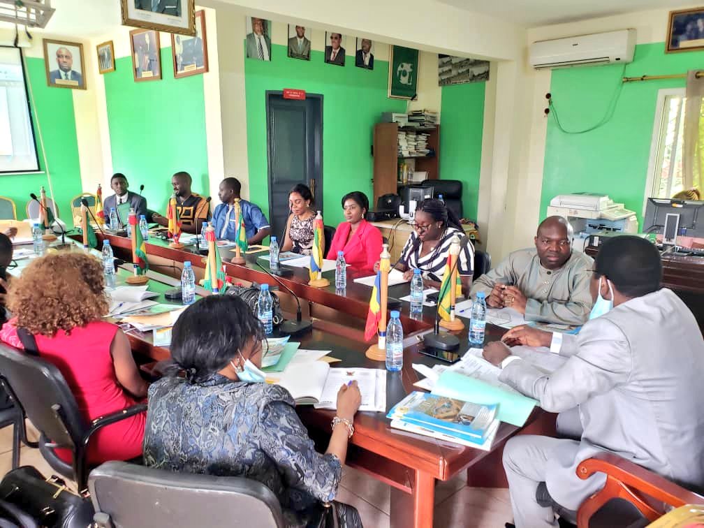 RR_IAI_Abanda's tweet image. C'est avec plaisir que j'ai reçu la commission nationale chargée de la promotion du bilinguisme et du multiculturalisme ce jour.  Je remercie le Ministre David ABOUEM A TCHOYI et la Conseillère Régionale Françoise ANGOUING pour ce travail remarquable chez nous.