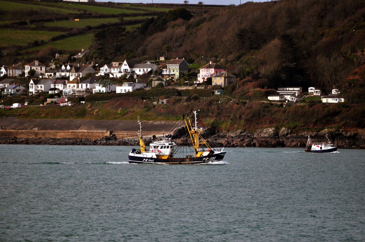 We are calibrating our #Simrad EK80 wideband echosounders and ME70 multibeam.  All going smoothly near Saint Michael's Mount at #CORNWALL. Soon we will also finish our tests with the fish and plankton nets and set out to open ocean for bluewhiting acoustic survey.