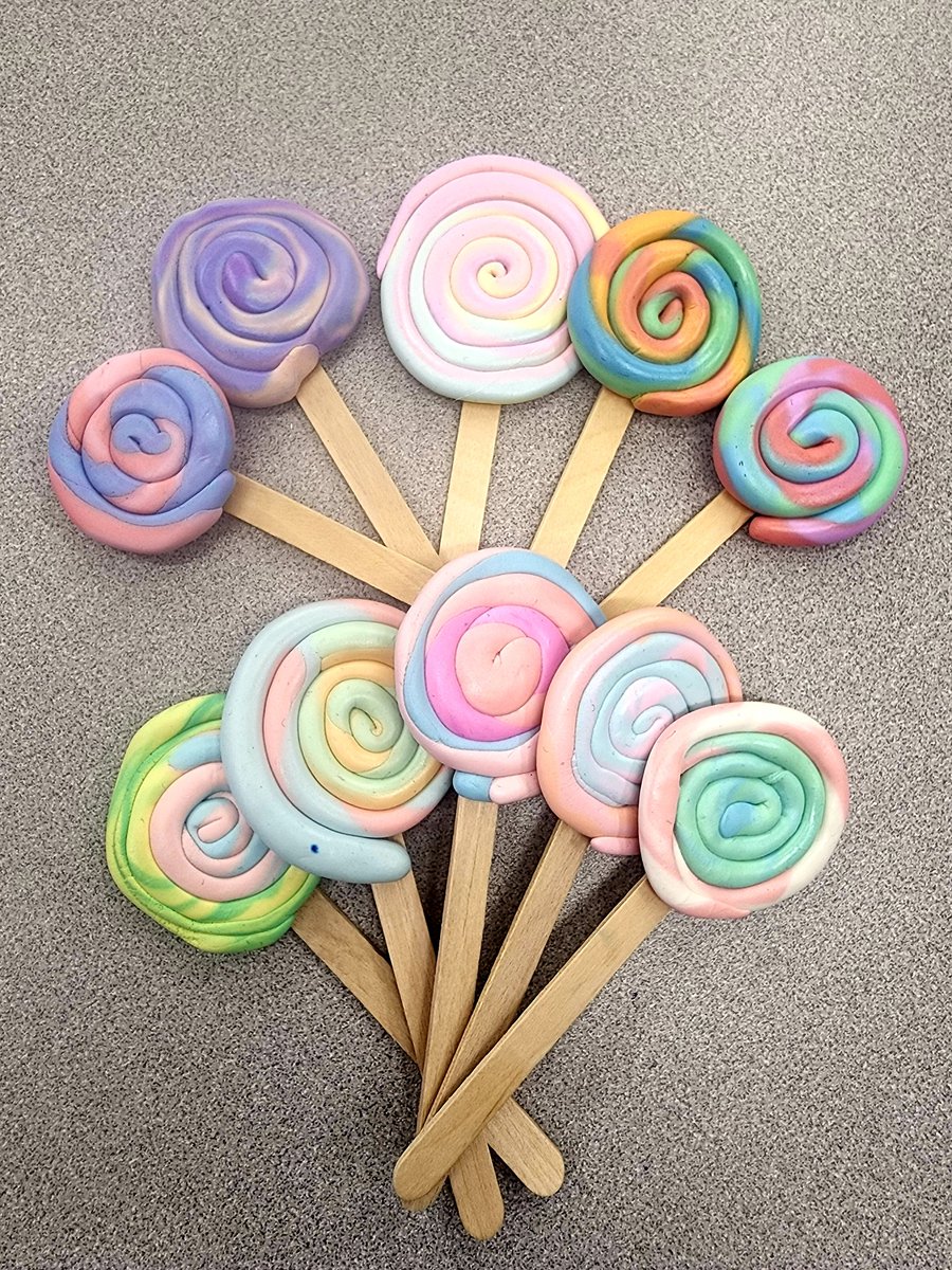 Wayne Thiebaud Inspired Lollipops by Kinder and Firsties lookin good enough to eat 😋