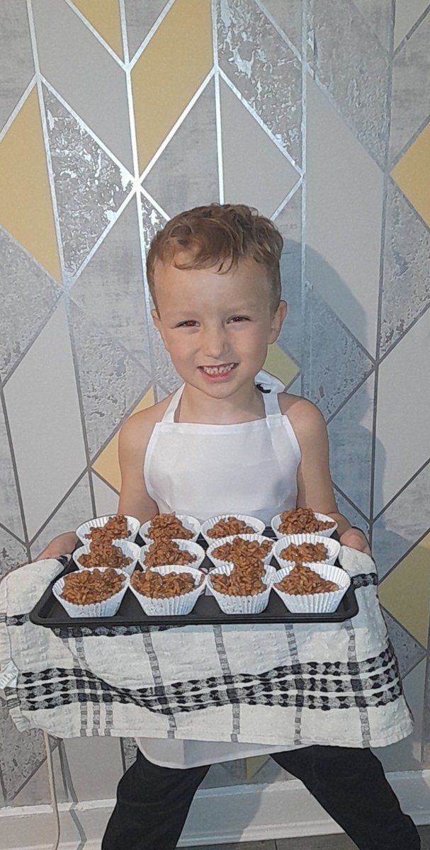 MissMachray's tweet photo. Week 3 with Halli Bear and these children enjoyed making chocolate rice crispie cakes! They all look delicious 😋🍫 @HaghillTeam @TheHFGlasgow https://t.co/WdDz6QDljS