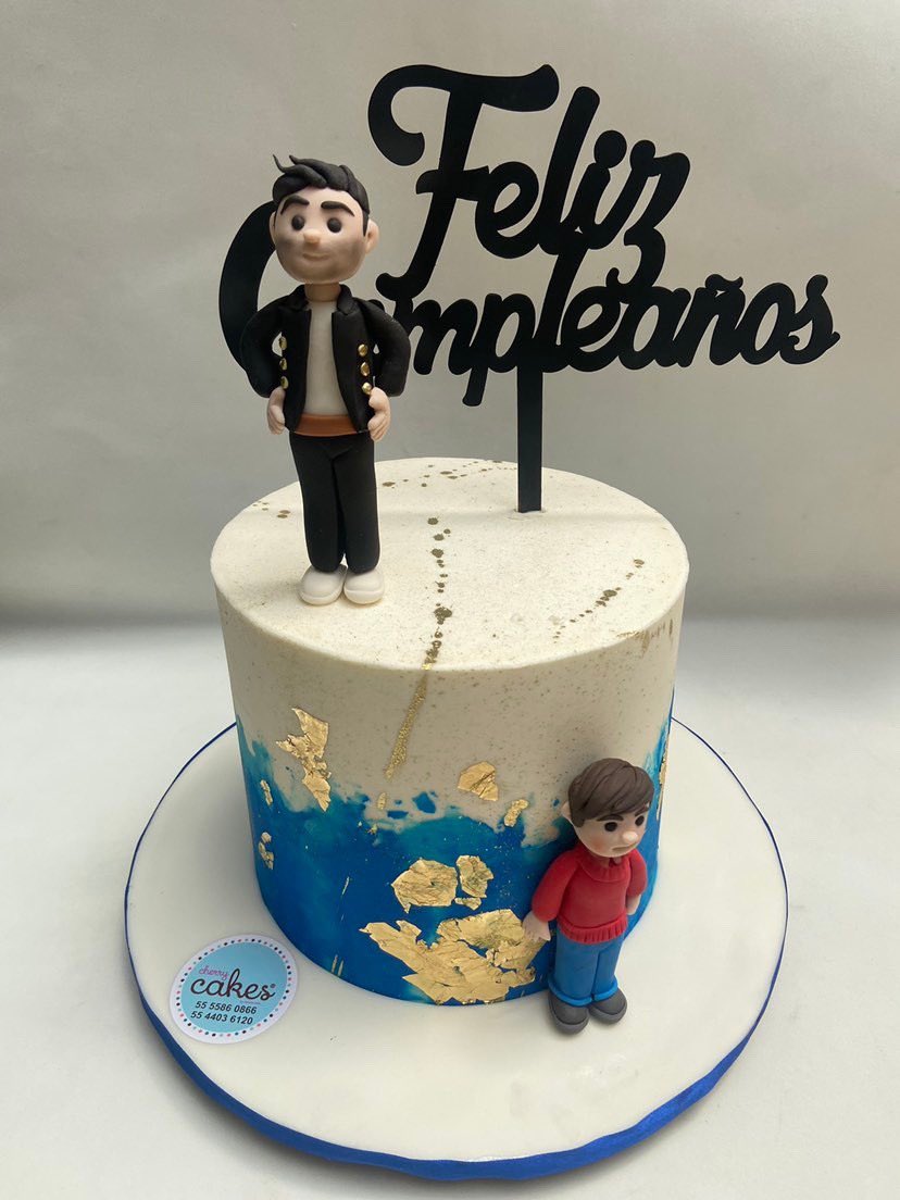 SoloTu_ESP's tweet photo. Estábamos acostumbradxs a celebrar el cumple de @_CarlosRivera en España siempre, pero este año una pequeña parte nuestra ha llegado hasta México 💙

Esperamos que te haya gustado nuestro detalle tan dulce, Rivera! 😋 https://t.co/4s4l7g3O85