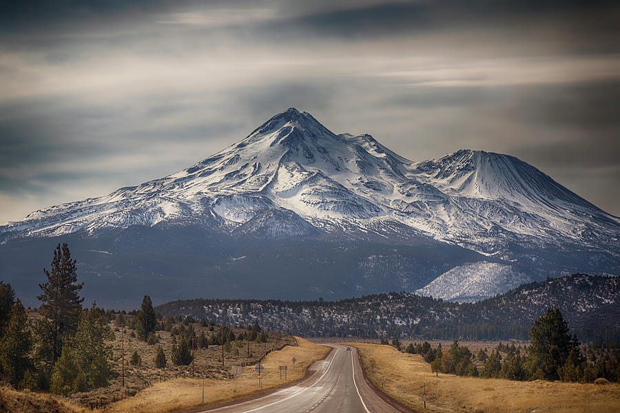 ampomata's tweet photo. "Us-97". Check out this superb photo by @LaurieSearch here: https://t.co/Jpli7LDCDQ #photo #california #road #journey #mtshasta #mountains #highways #us97 #nature #outdoors #trees #snow #winter https://t.co/5IteavM0om
