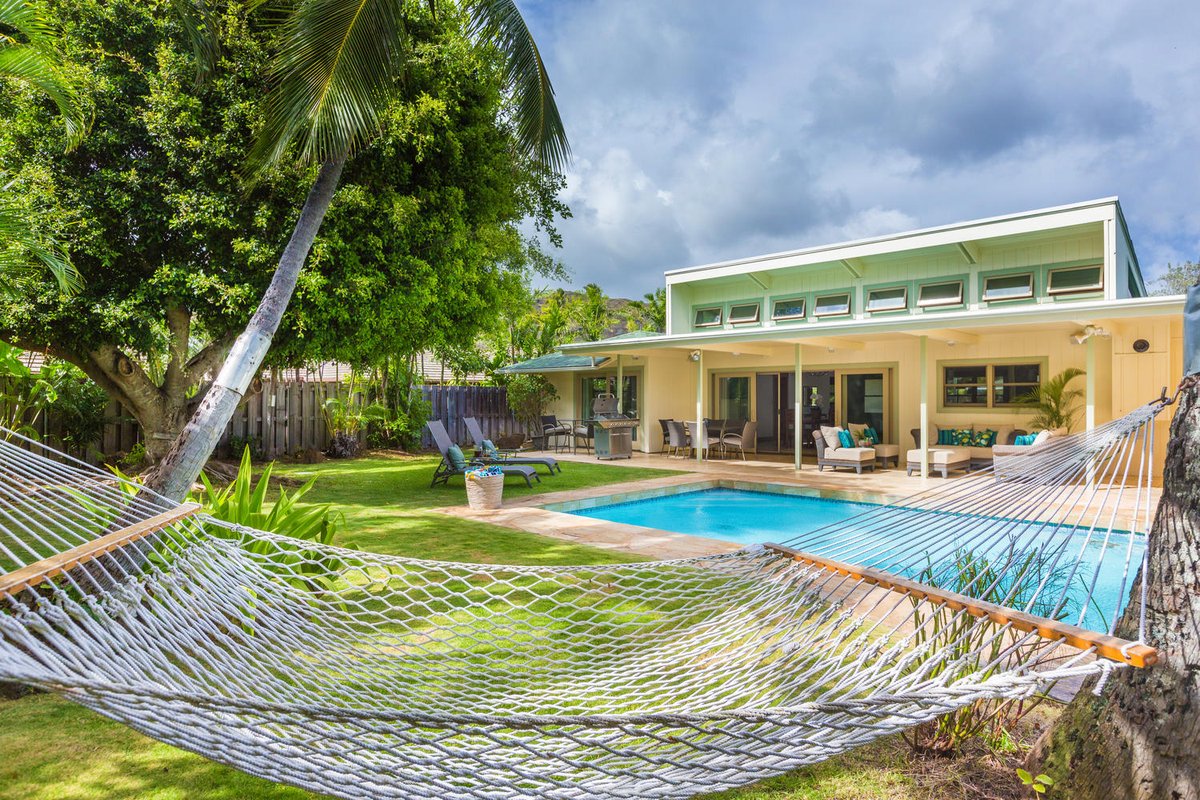Stay at this private oasis in Oahu and recharge during your vacation while taking in this spectacular spot to relax on a hammock. 

evrhi.com/vrp/unit/Hale_…

#Hawaii #luxuryvacation #Oahu