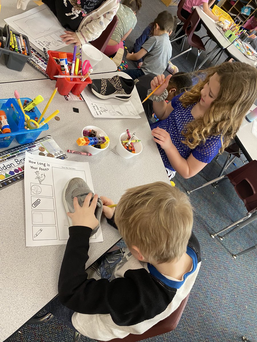 Practicing sight words in a festive way 🌈☘️, measuring our shoes using non-standard measurement, and math subtraction smash! We had a great Wednesday together! 😊