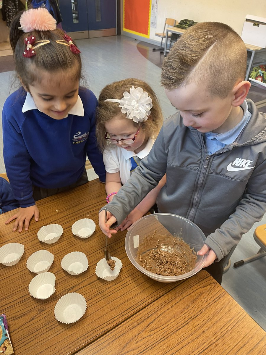 MissMachray's tweet photo. Primary 1 also had fun making the chocolate rice crispie cakes in school! These definitely went down a treat 😊 the children are looking forward to seeing what’s next with Halli Bear! @HaghillTeam @TheHFGlasgow https://t.co/DCc1Od2Iso