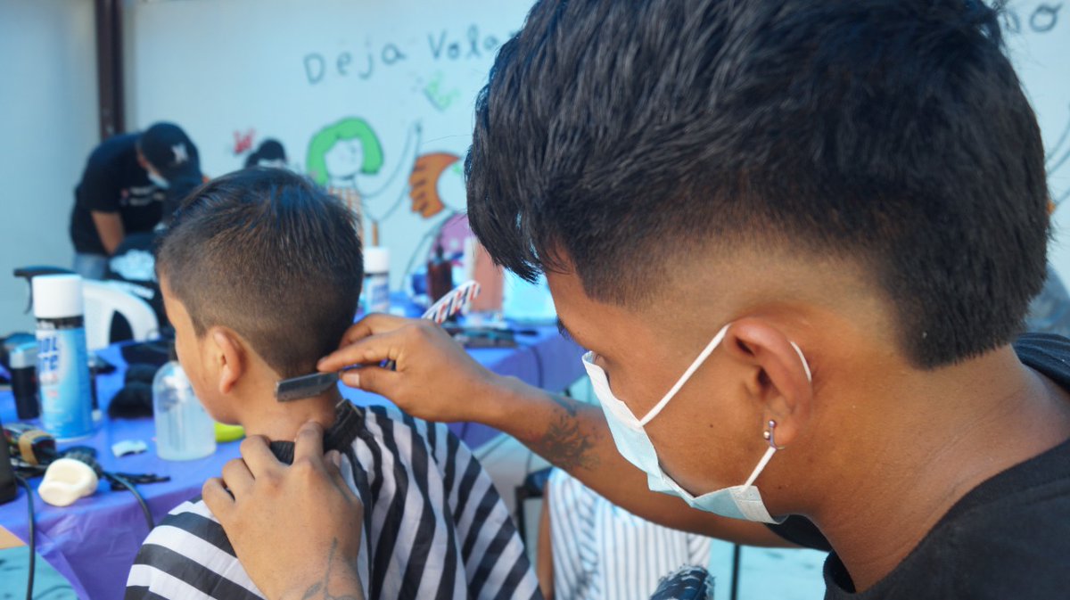Zona8MTDH's tweet photo. Como parte de la labor social y corresponsabilidad ciudadana que realiza New York Barber Shop, un grupo de 8 profesionales de esta academia hicieron cortes de cabello y manicure a niños y niñas que reciben acogida del MIES en Casa Hogar #Guayaquil. 

#JuntosLoLogramos https://t.co/REtwoEx5fh