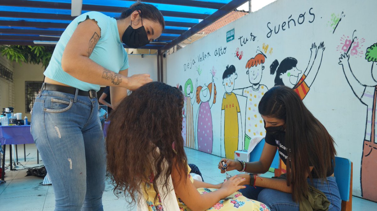 Zona8MTDH's tweet photo. Como parte de la labor social y corresponsabilidad ciudadana que realiza New York Barber Shop, un grupo de 8 profesionales de esta academia hicieron cortes de cabello y manicure a niños y niñas que reciben acogida del MIES en Casa Hogar #Guayaquil. 

#JuntosLoLogramos https://t.co/REtwoEx5fh
