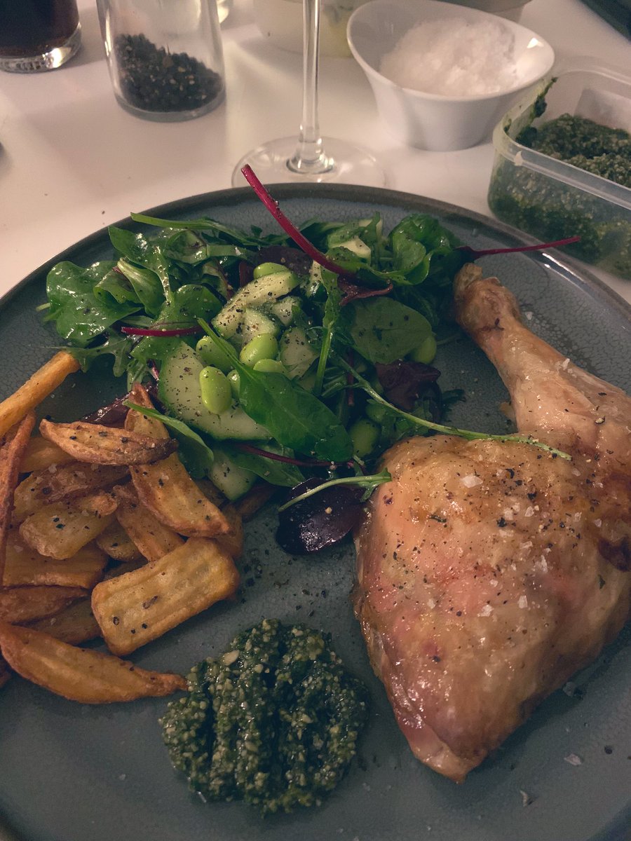 IrriterendeType's tweet photo. Jeg er blevet forkælet med god mad med hjemmelavet ramsløgspesto 😍
Derfor tolererer jeg nu Aarhus-musik på YT 🥰
#thethingsyoudoforlove #andfood https://t.co/whFp1mAlCB