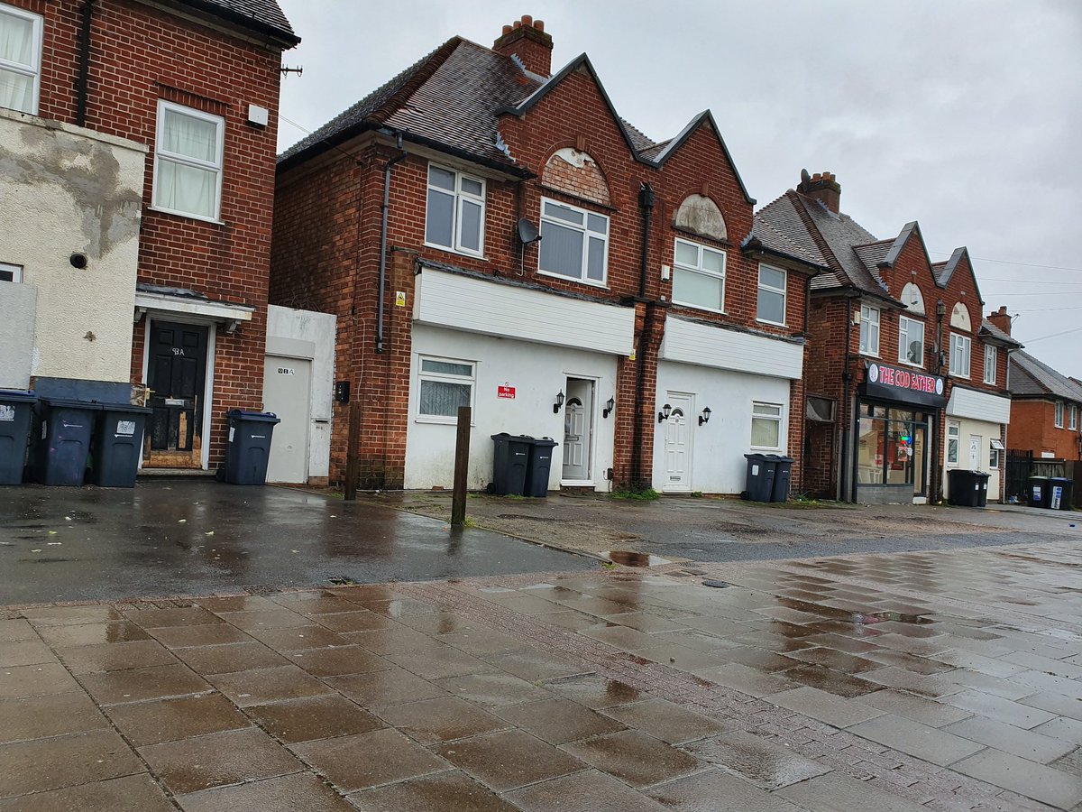 BillesleyWMP's tweet photo. #PCPAYNE &amp; #PCSOWEN out and about covering our local hotspot areas. #PCRAIN is out too ! 🌧🌧☔ https://t.co/bYNIRi1VKZ