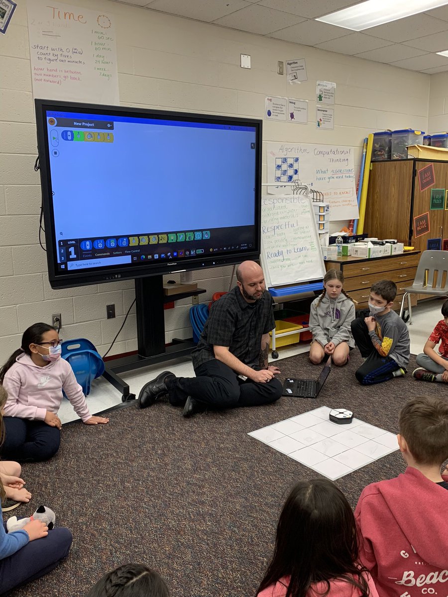 mrshollar's tweet photo. Welcome @AlgorithmChef to 3rd grade today to teach us the #RootRobot. @LCPSMrsParker @RoundHillES https://t.co/42dQvQrjjS