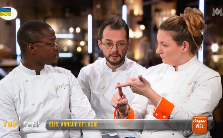 aucunhonneur's tweet photo. "Notre brigade c'est comme une famille recomposée. Deux frères de sangs, Pépère et moi, et une demi sœur qu'on DÉTESTE !
#Topchef https://t.co/awct37spBl