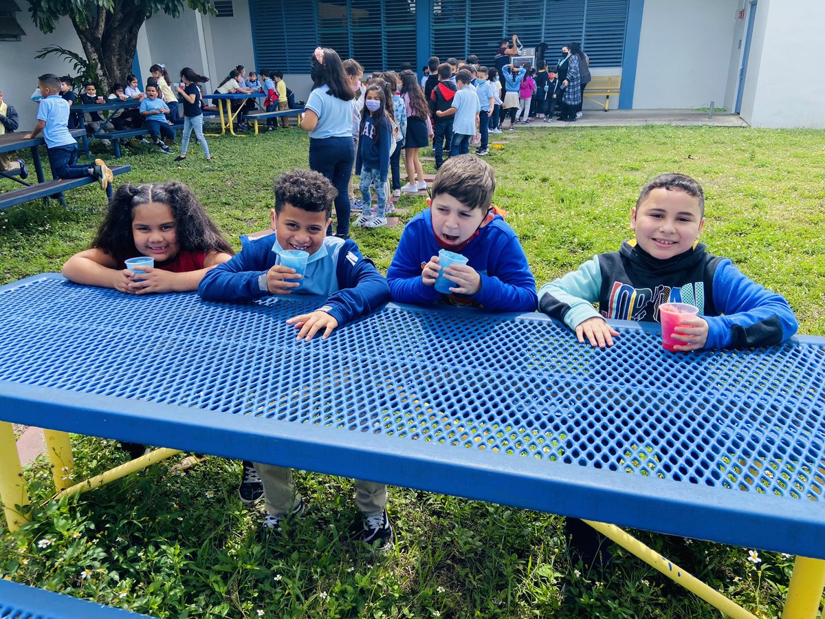 BroadmoorSchool's tweet photo. Our #BusyBees enjoyed SnowCone🍧 Day today! Thank you to our #PTA for making it a great day for our kids! #RecapturingTheVision @MDCPSCentral https://t.co/kzZFQcpsTC