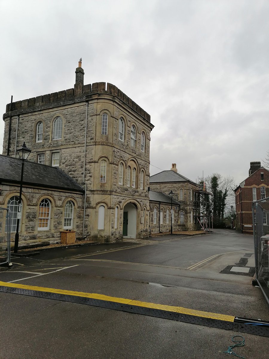 Miss Burrows tweet media