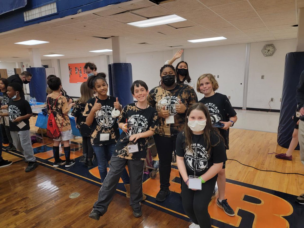 Thanks to <a href="/SSEFGeorgia/">Sandy Springs Education Force</a> for hosting such a great STEAM showcase last night at North Springs HS. My students had blast showing off their drone skills and becoming leaders and teaching others how to fly in under 5 minutes. Thanks to @Ms_RWilkinson for organizing clubs at SDE.