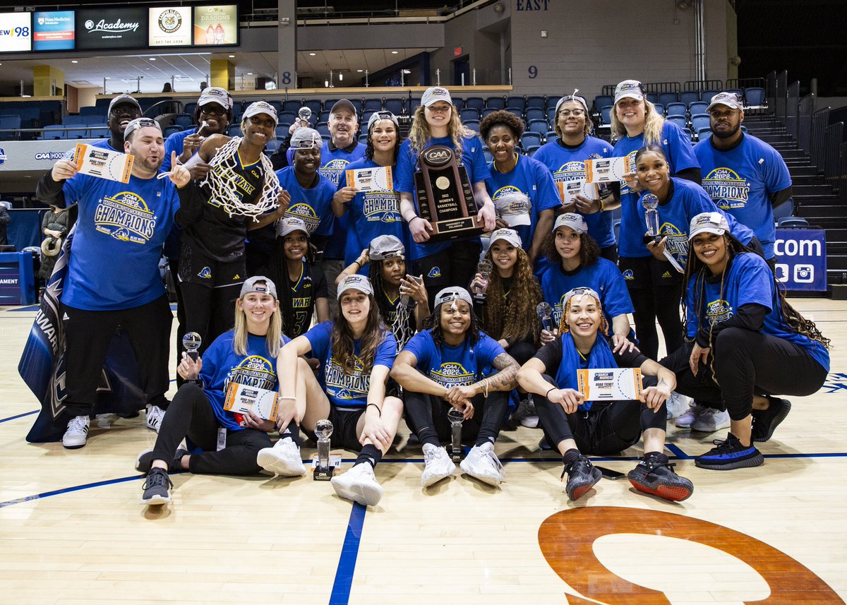 LIKE if you think <a href="/CityofNewarkDE/">Newark Delaware</a> should officially make this Friday “Delaware Basketball Day” We think so! #BlueHens