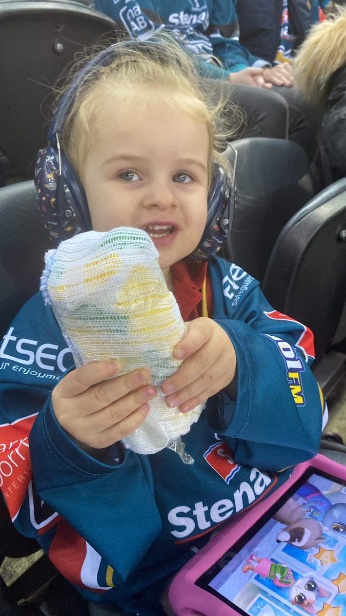 MrsAshleyShand's tweet photo. First @SUBWAY she's ever caught at the @BelfastGiants she's all bizz with herself! Cmon giants! Big period coming up! 

#letsgogiants
#LFG #CCF22 https://t.co/W4eQHA6PUb