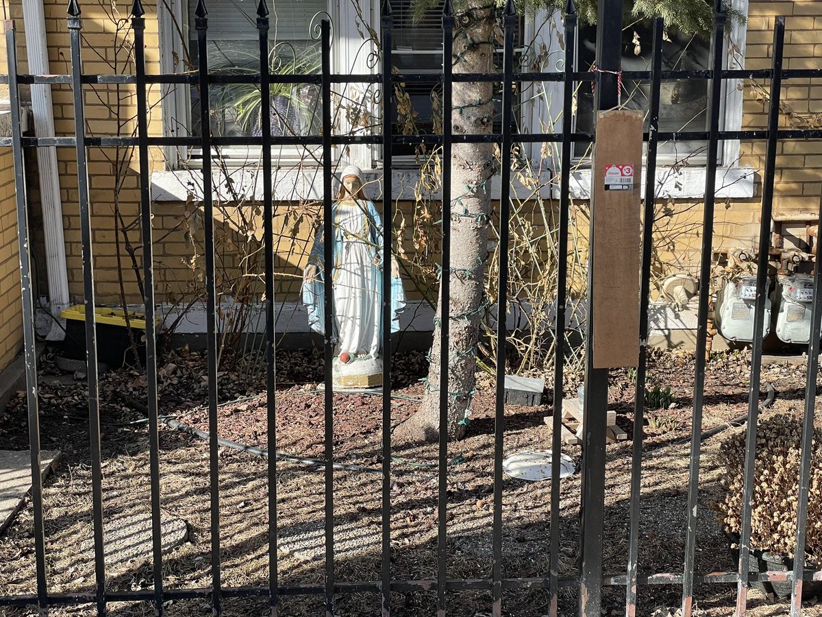 Another #humboldtpark Virgen #streetphotographer #streetphotography #Chicago