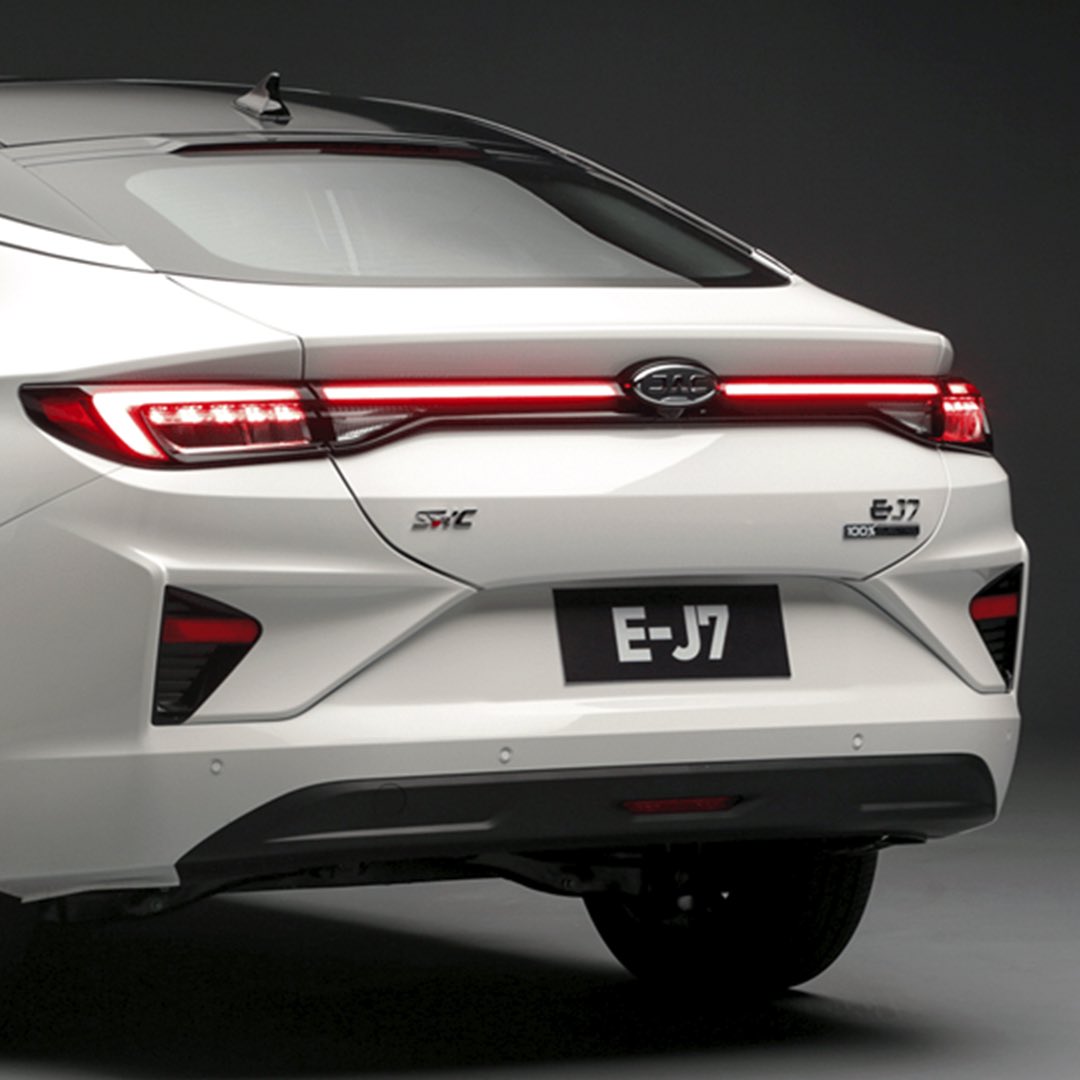 Design moderno, modelo 100% elétrico e tecnologia de ponta. 

O JAC E-J7 é o novo fruto da parceria JAC e Volkswagen. 👏💚⚡

#JAC #EJ7 #GrupoSHC #Eco #CarrosElétricos #FuturoChegou