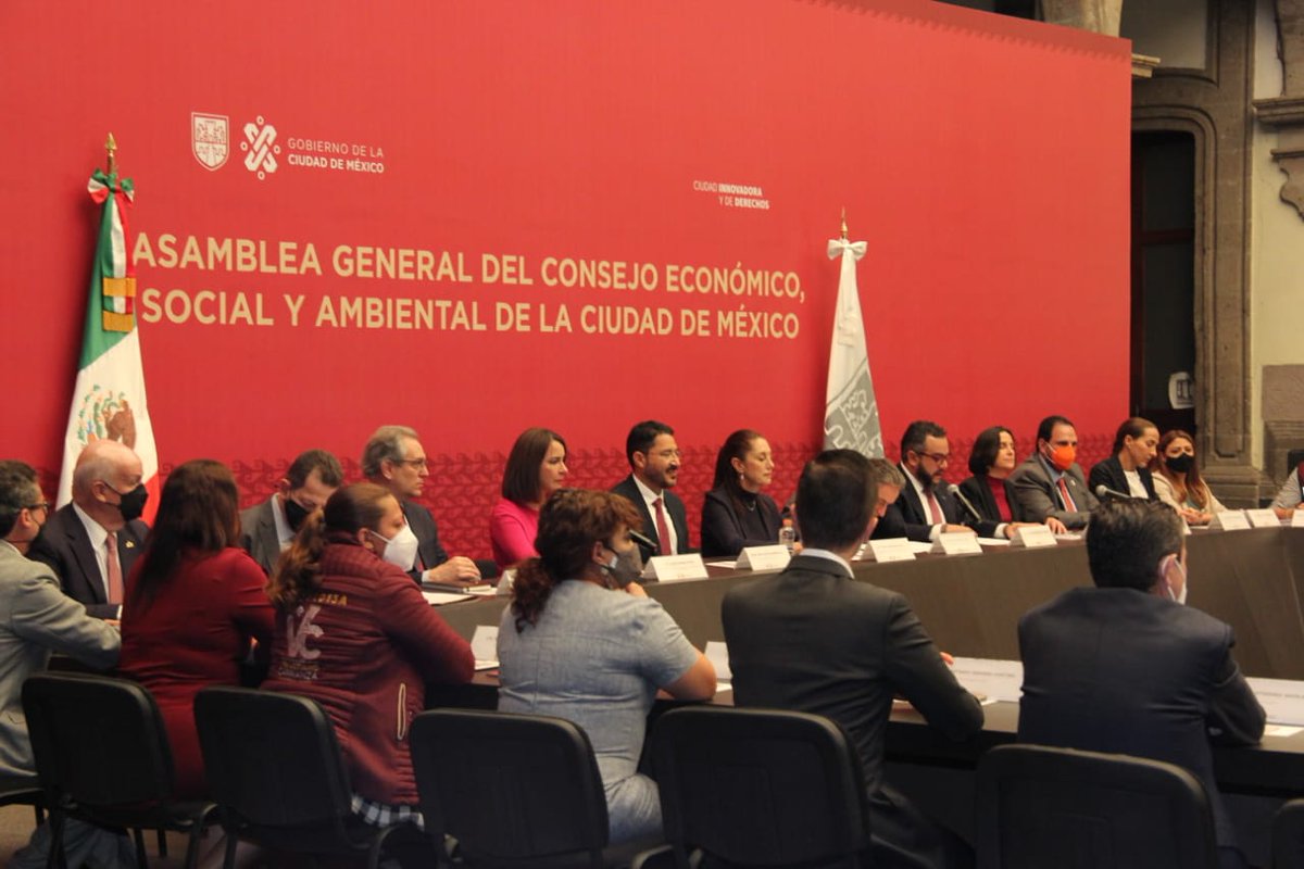 martibatres's tweet photo. En el @cesacdmx, la Jefa de Gobierno, @Claudiashein, anunció:
-Adultos Mayores pagarán cuotas condominales en función de sus ingresos y no del valor de sus departamentos.
-Las nuevas microempresas estarán exentas del pago del Impuesto Sobre Nómina durante tres meses. https://t.co/pVY0DdYASH
