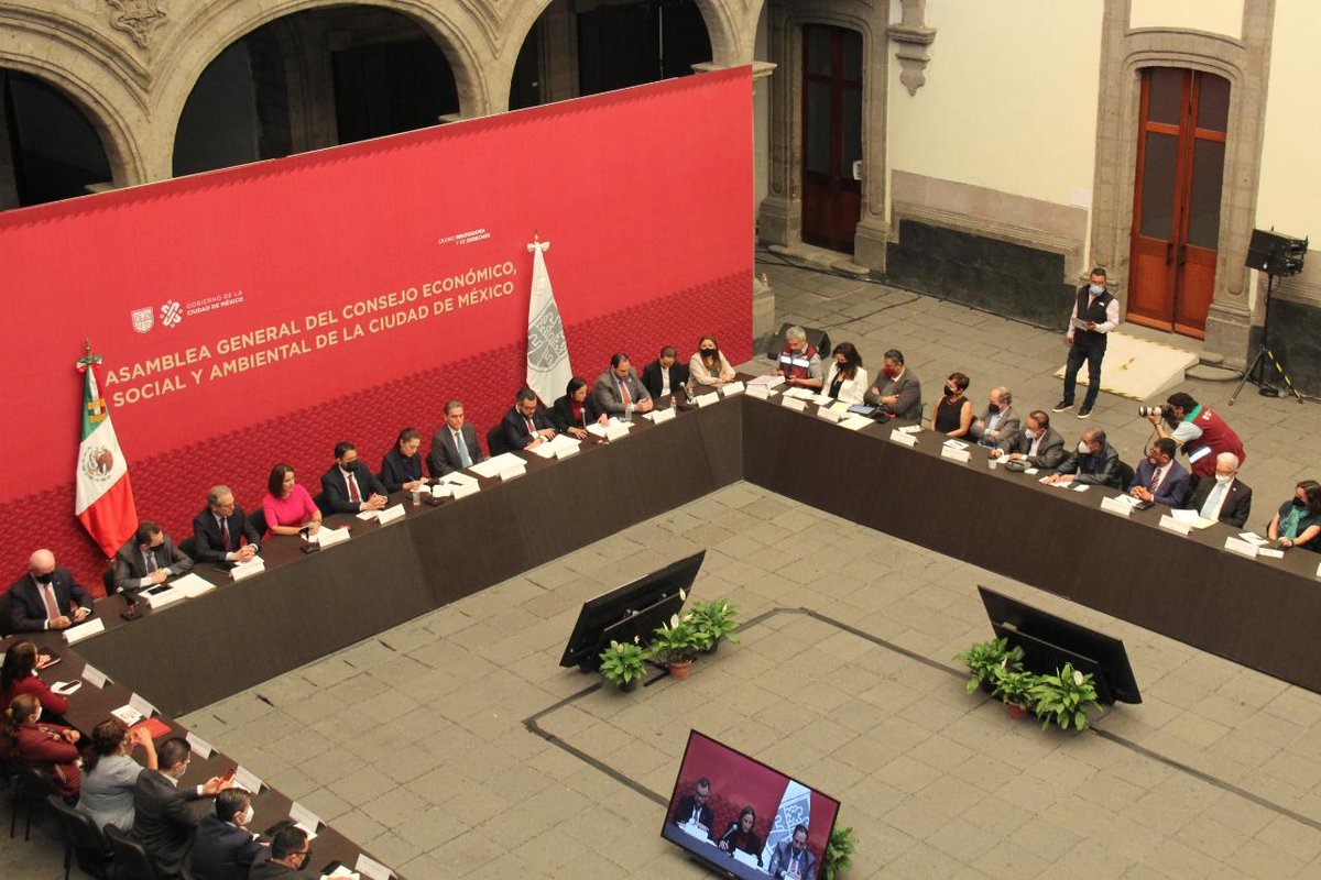 martibatres's tweet photo. En el @cesacdmx, la Jefa de Gobierno, @Claudiashein, anunció:
-Adultos Mayores pagarán cuotas condominales en función de sus ingresos y no del valor de sus departamentos.
-Las nuevas microempresas estarán exentas del pago del Impuesto Sobre Nómina durante tres meses. https://t.co/pVY0DdYASH