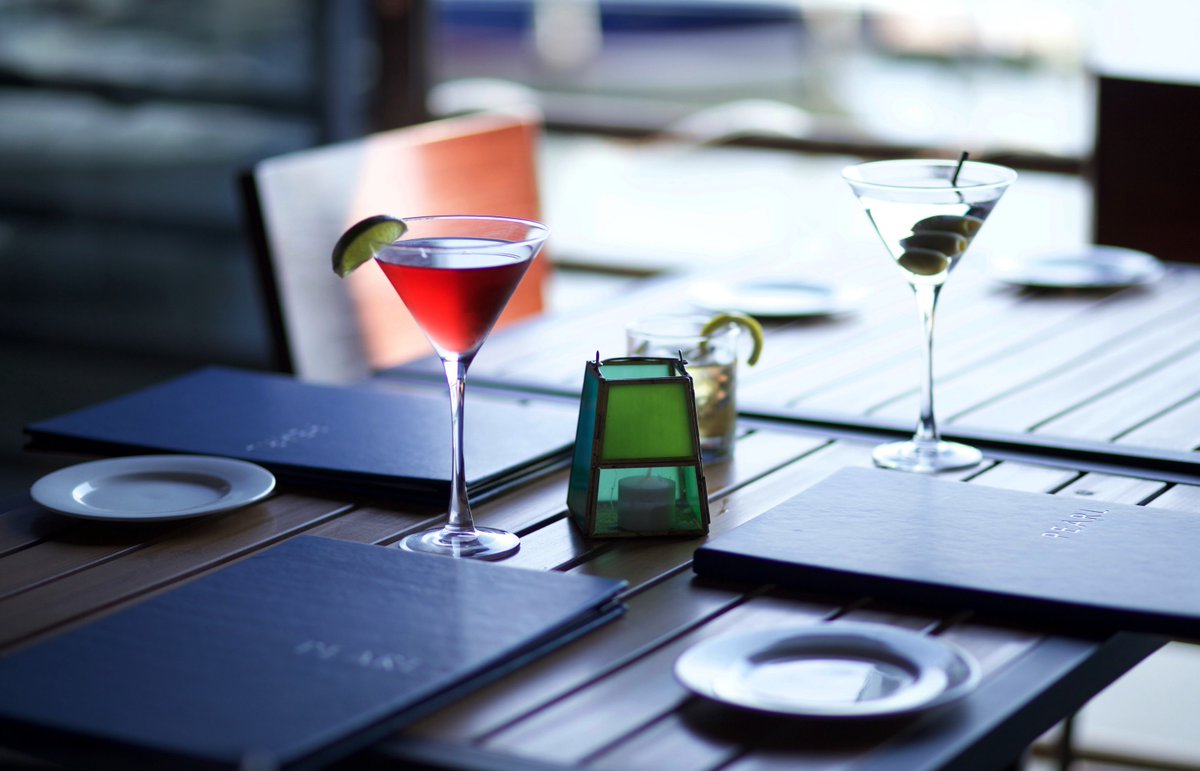 Take advantage of this gorgeous weather and stop by Pearl for drinks after work, we’ll save a table for you!