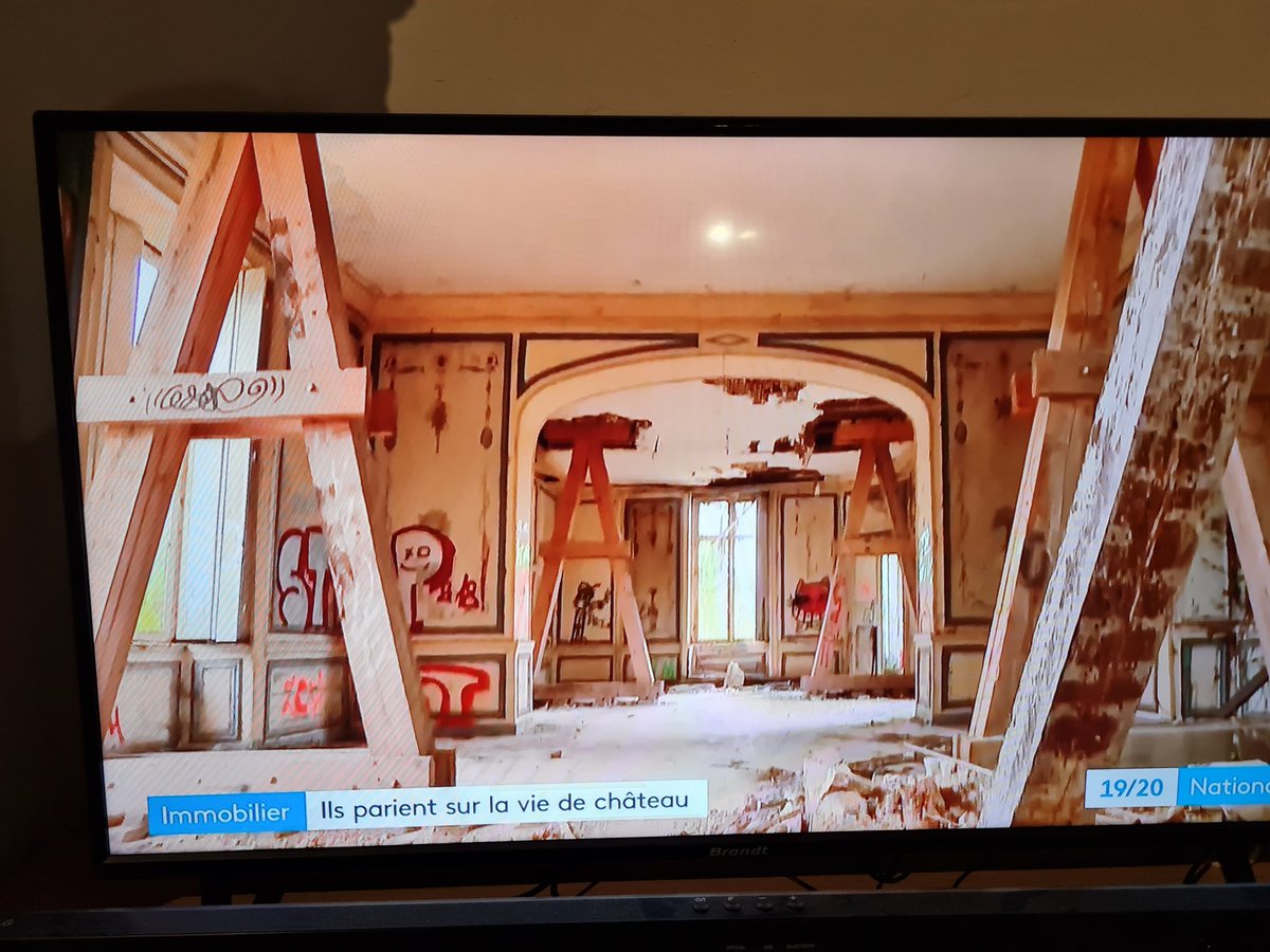 CEpernon's tweet photo. Le château du duc d'Epernon tout à l'heure sur France 3 dans le journal national https://t.co/pv3pa8TPdm