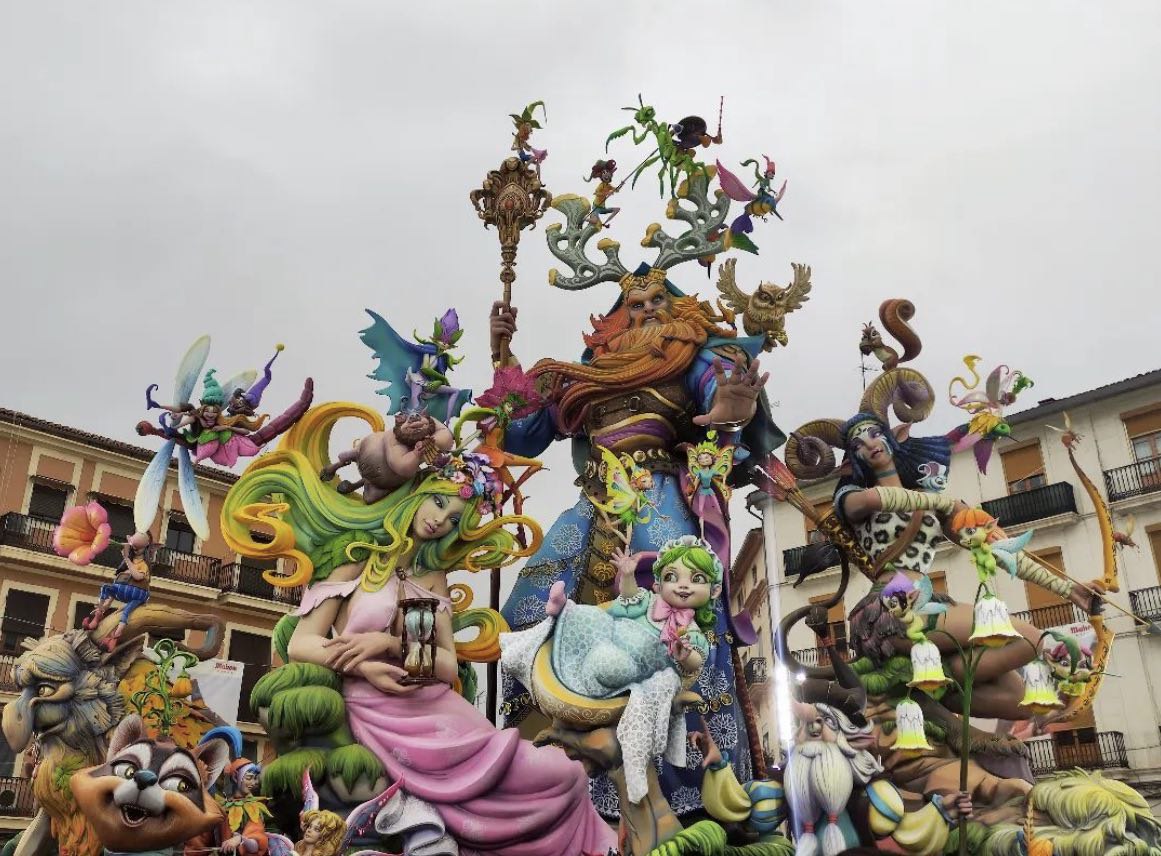 CsCValenciana's tweet photo. 🏆👏 Enhorabuena a la @Falla_Convento por su primer premio de las #Fallas de Especial con la magnífica obra '2030' de @pere_baenas 

🥇😀 También, nuestras felicitaciones a la @FallaGayano por el primer premio en Infantil, con la falla 'Columbus' de Sergio Alcañiz.

#Fallas2022 https://t.co/bSxKddZK6D