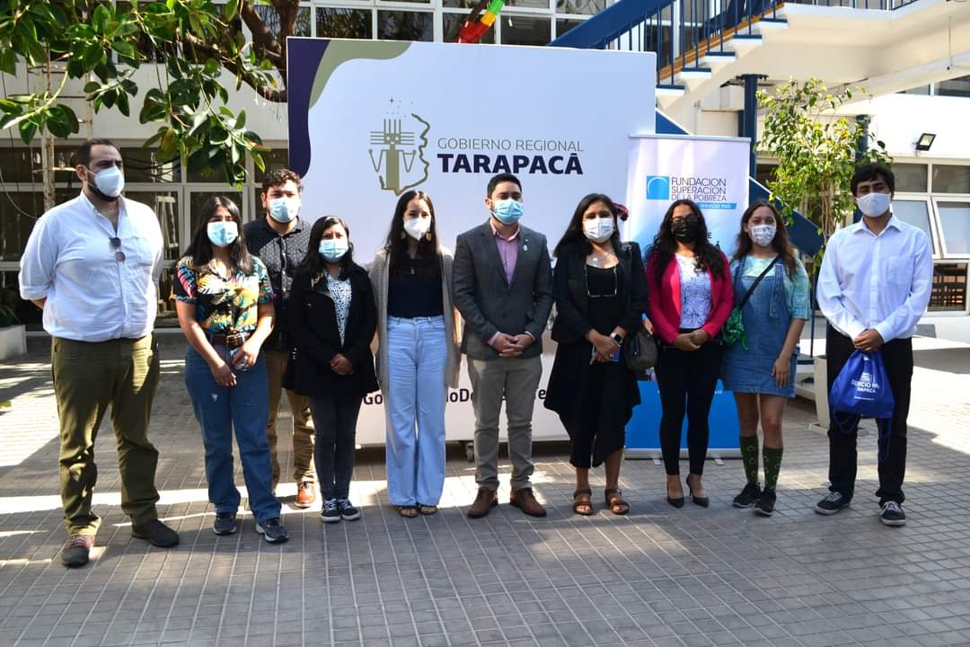 FSP_Tarapaca's tweet photo. Recién llegados desde sus regiones a la Región de Tarapacá, 12 profesionales de Fundación Superación de la Pobreza – SERVICIO PAÍS realizaron una visita protocolar al Gobernador de Tarapacá, José Miguel Carvajal.
@Gore_Tarapaca

#iquique #tarapaca #tamarugal https://t.co/4agVWZeSse