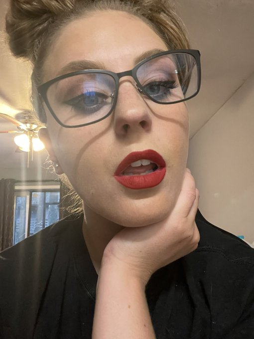 In need of a good pick me up.. make me laugh guys ❤️ https://t.co/TaUAINi4n6<a href="/tag/mvsales"class="tags"><span>#mvsales</span></a>