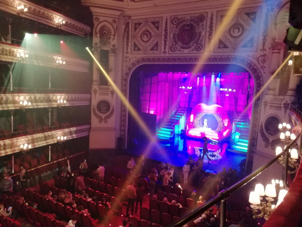 esterblaz's tweet photo. @theholeshow #thehole gran #show https://t.co/UlhMUPc6mX
