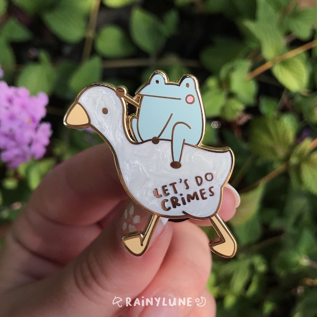 artefaktual's tweet photo. If you love frogs and/or crimes, Son and Friend the Frogs from @rainylune are ready to be your new partners. Dreamy Son even glows in the dark so he can see better during nighttime crimes. Ooohhh.
๐ธ ๐ธ ๐ช ๐ธ
#frogcrime https://t.co/NppsQjlYT8