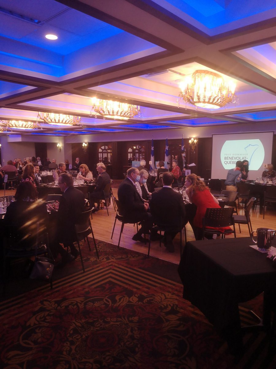 FCABQ's tweet photo. La #FCABQ assiste actuellement à la cérémonie de remise des prix Hommage bénévolat Québec (#PHBQ) 2021 par le gouvernement du Québec. 
Ces prix visent à reconnaître l’apport exceptionnel des bénévoles et des organismes à la société québécoise. #jebenevole #ActionBenevole https://t.co/7FVBsZxGNl