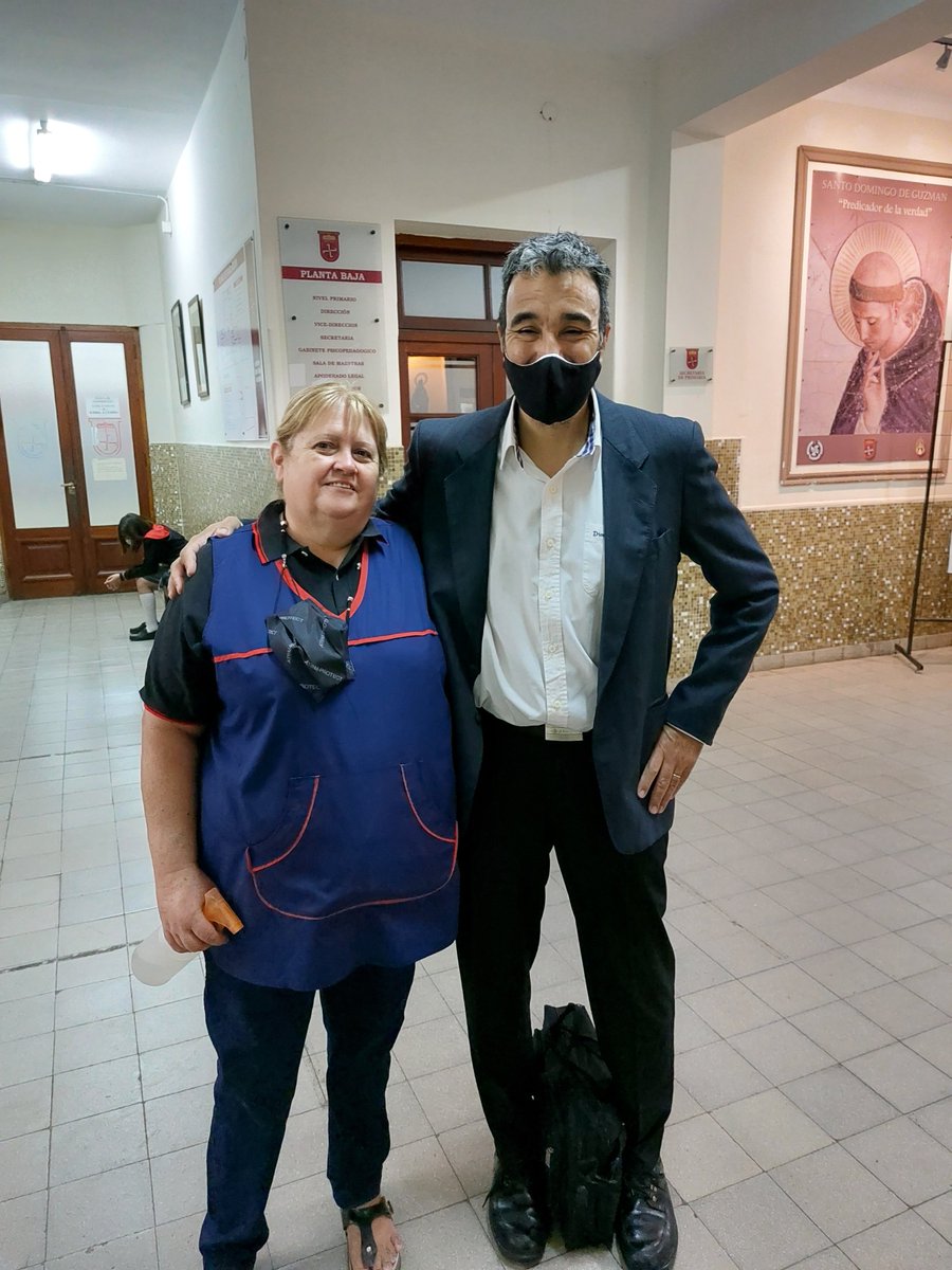 disputatio's tweet photo. Valorar
En estos días cumplí 31 años dando clases y con ello valoro mi vocación. También a las personas que son las primeras que veo al entrar a cada una de las escuelas donde trabajo: los porteros. Ellos son los que cumplen puntualmente y en la puerta te brindan su cordialidad https://t.co/4ABp2y1KYy