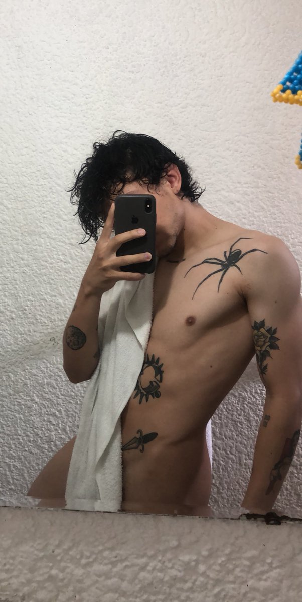 _Teerry's tweet image. Y me importa un culo subir mil fotos sin ropa …suerte 🖕🏼🖕🏼🖕🏼