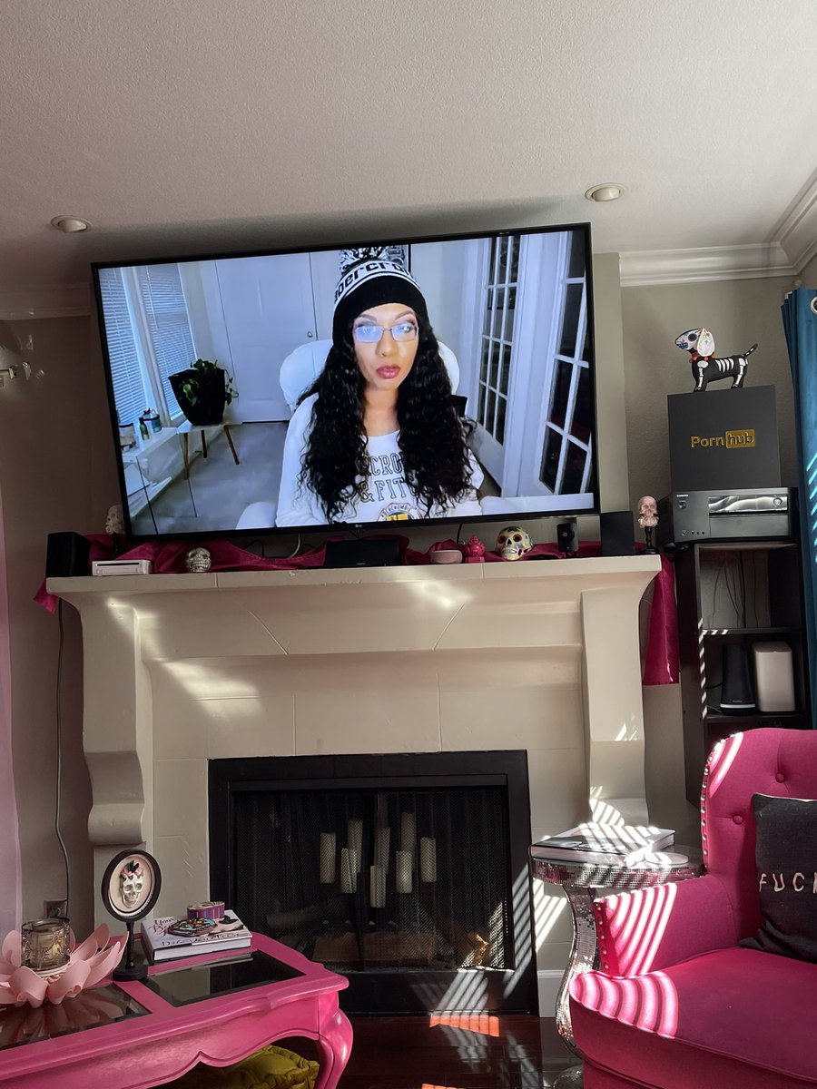 Watching my girl getemgirlfriday 💓 BADKITTYYY💕 LA 3/28 4/1 badkittyyy_