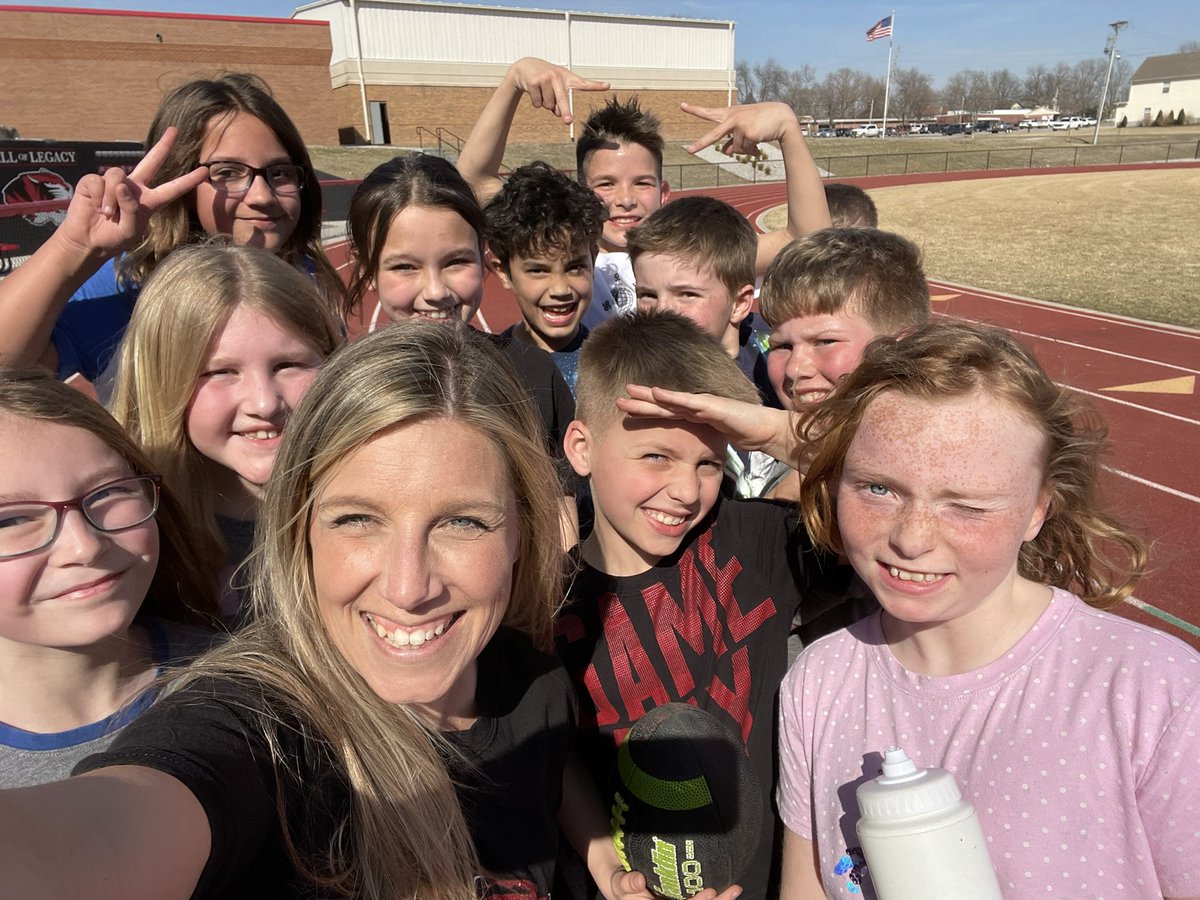 Beautiful day to Cash in on a Tiger Paw Party these kiddos earned last week! Edited some time on the football field and track this afternoon! ☀️ 🏃🏼‍♀️ 🏃🏼‍♂️ 🏈 #MrsObieGrade3 <a href="/EllisElementary/">Ellis Elementary</a>